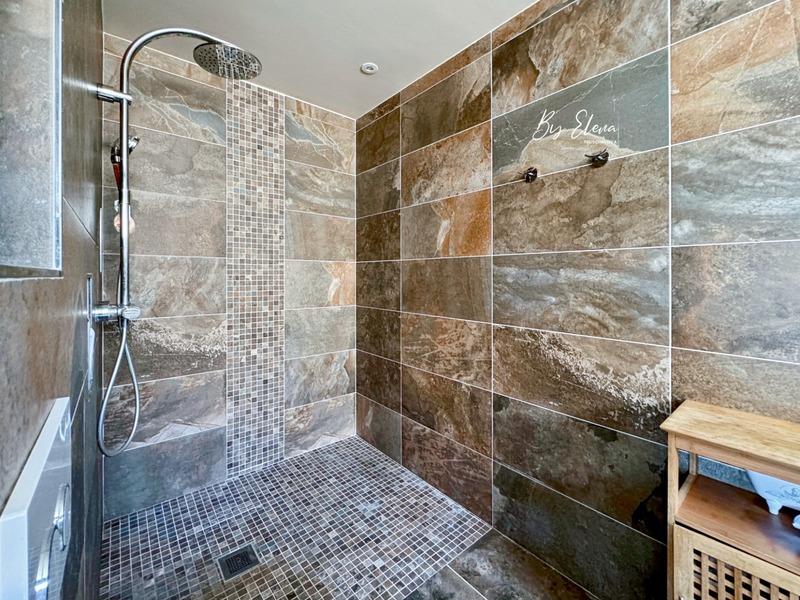 Maison - 245 m² - 7 pièces