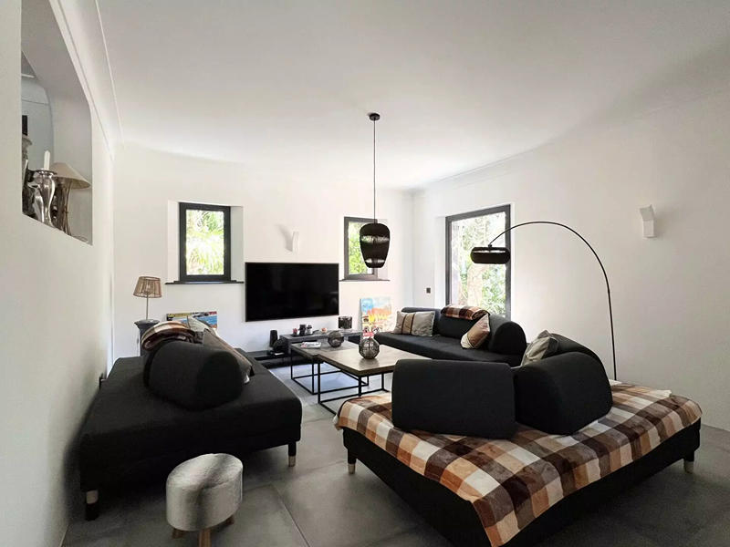 Maison - 203 m² - 5 pièces