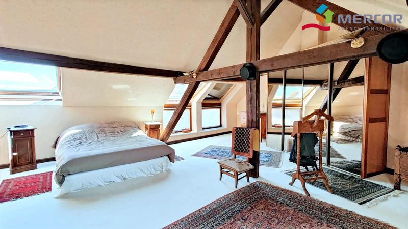 Maison - 250 m² - 4 pièces