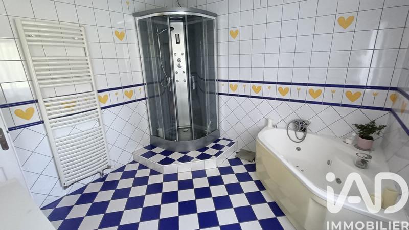 Maison - 397 m² - 16 pièces