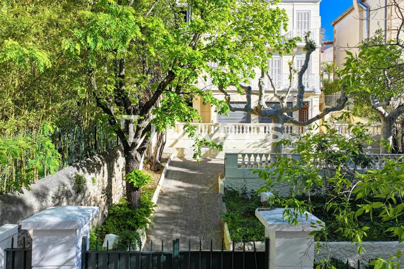 Hôtel particulier - 330 m² - 8 pièces