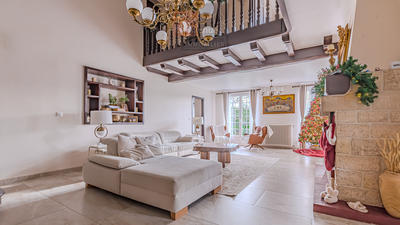 Maison - 220 m² - 6 pièces