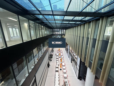 Bureau - 749 m² - 1 pièce