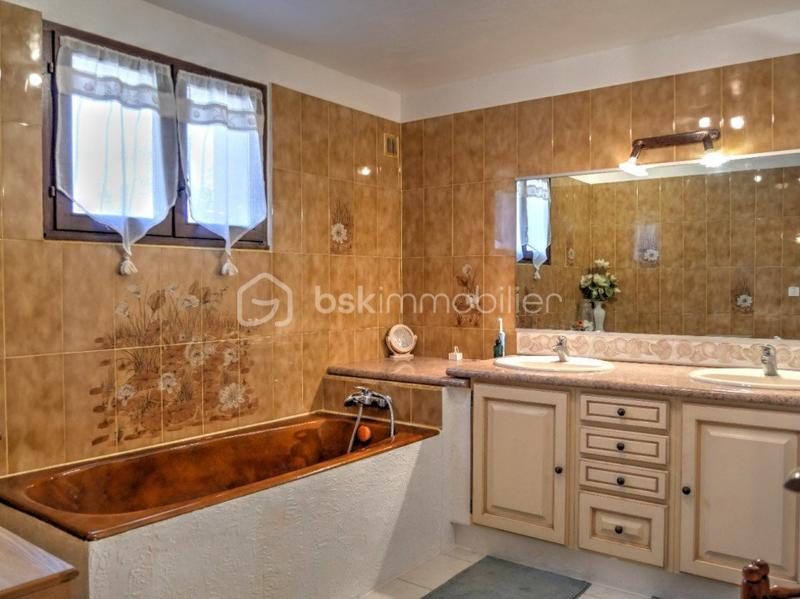 Maison traditionnelle - 142 m² - 6 pièces