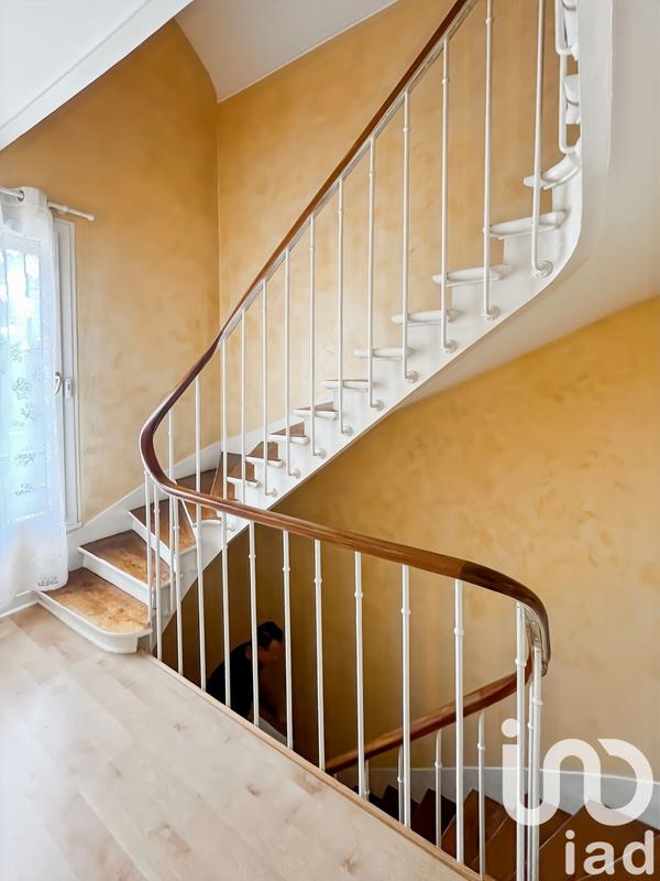 Maison - 240 m² - 9 pièces