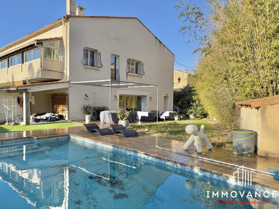 Villa - 225 m² - 8 pièces