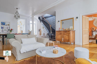 Maison - 205 m² - 9 pièces