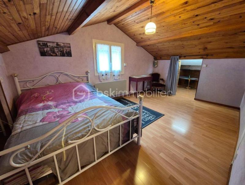 Maison - 216 m² - 7 pièces