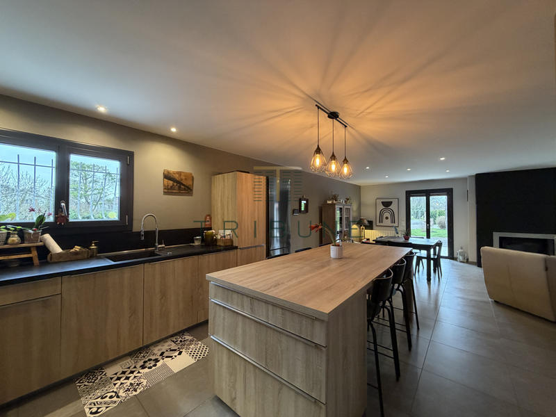 Maison - 160 m² - 10 pièces