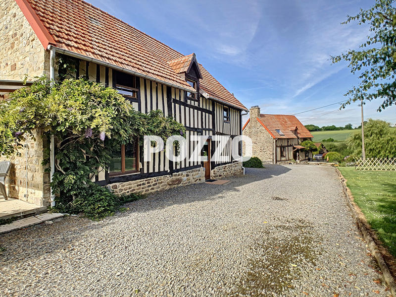 Maison - 230 m² - 8 pièces