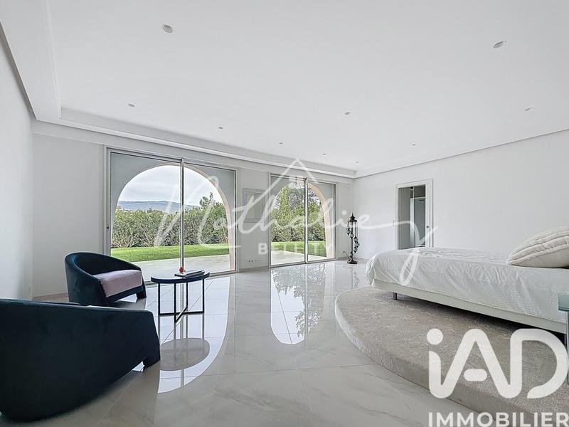 Maison - 550 m² - 13 pièces