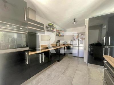 Villa - 165 m² - 8 pièces