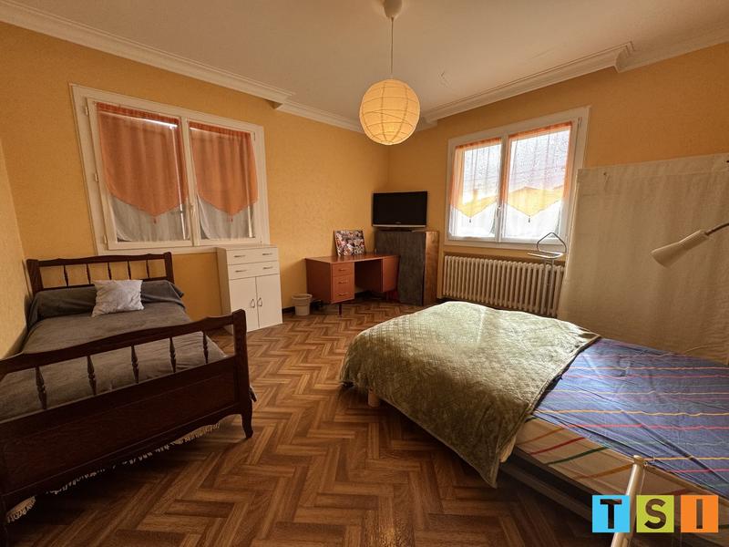 Maison - 217 m² - 7 pièces