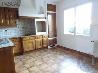 Maison - 227 m² - 8 pièces