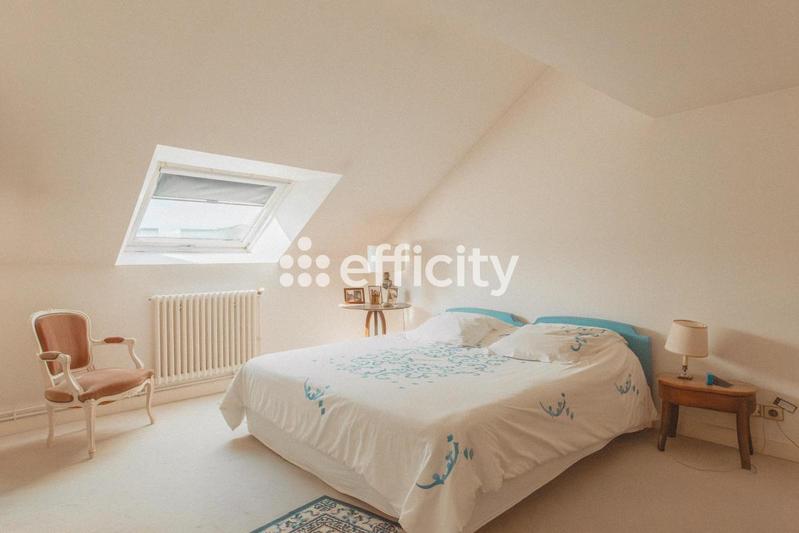 Maison - 210 m² - 8 pièces