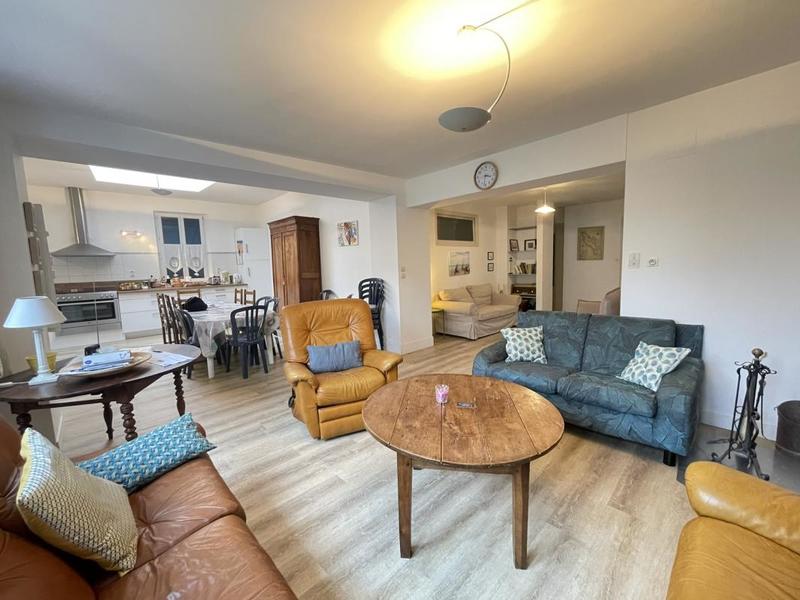 Maison - 220 m² - 9 pièces