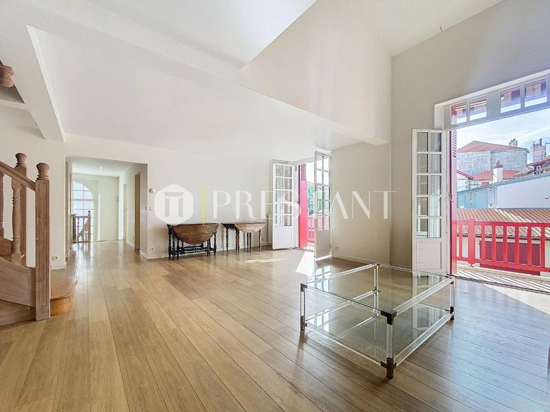 Maison de ville - 209 m² - 4 pièces