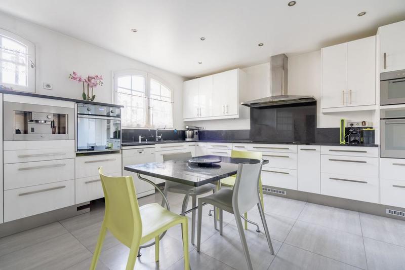 Maison - 245 m² - 6 pièces