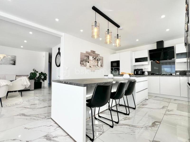 Villa - 140 m² - 5 pièces