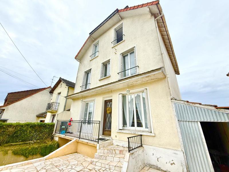 Maison - 180 m² - 8 pièces