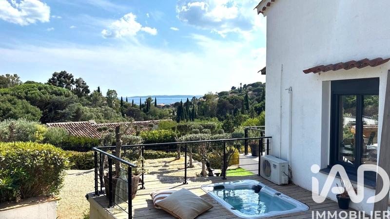 Maison - 205 m² - 7 pièces