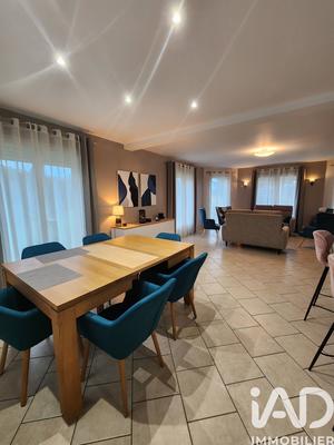 Maison - 214 m² - 6 pièces