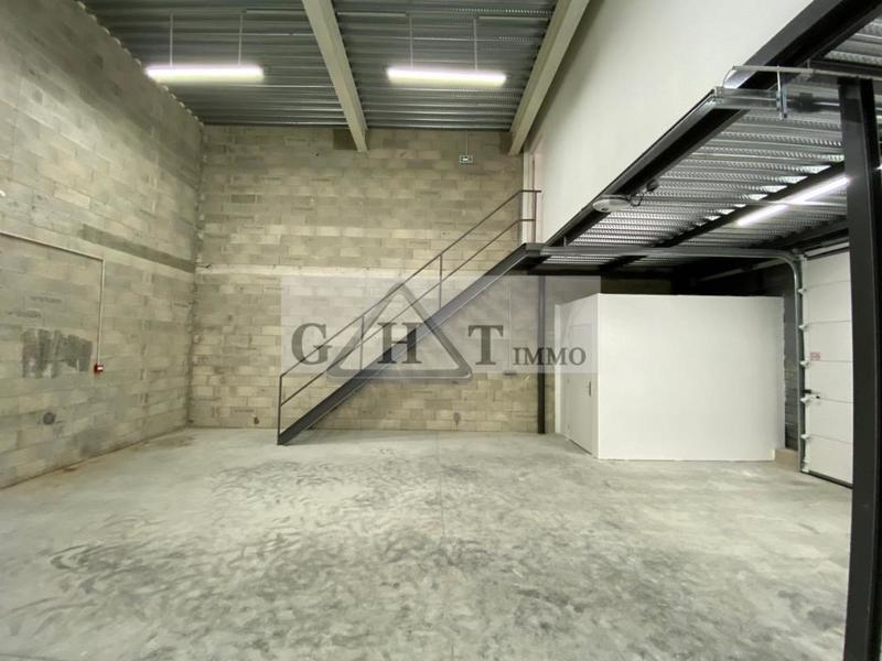 Entrepôt - 140 m²