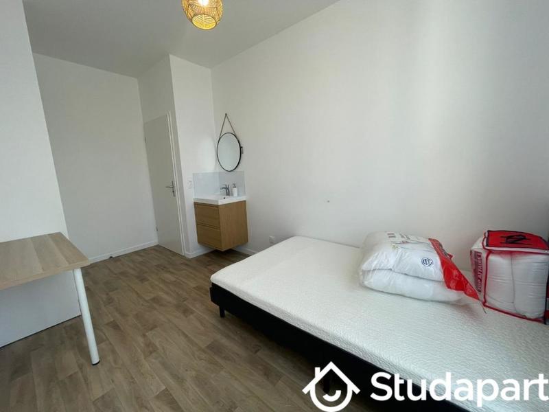 Chambre - 13 m² - 1 pièce