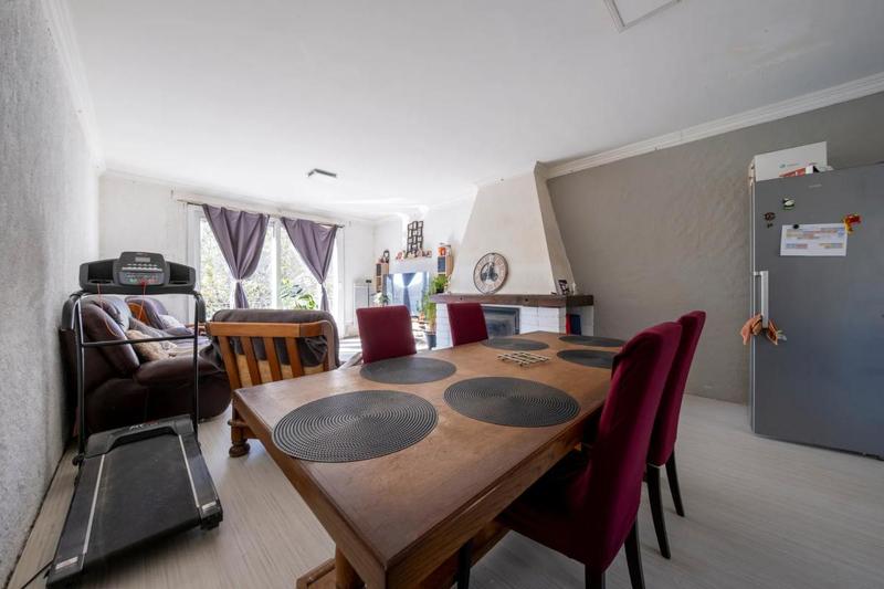 Maison - 250 m² - 11 pièces