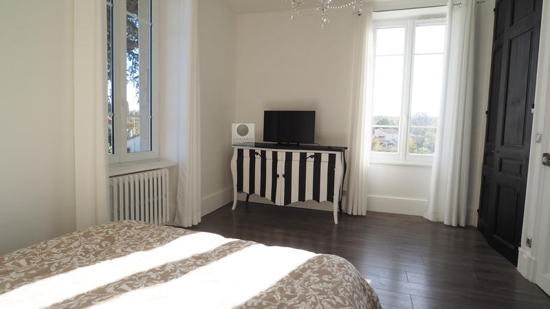 Maison - 260 m² - 8 pièces