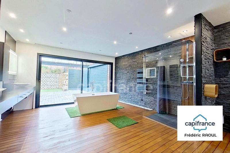 Maison - 203 m² - 5 pièces