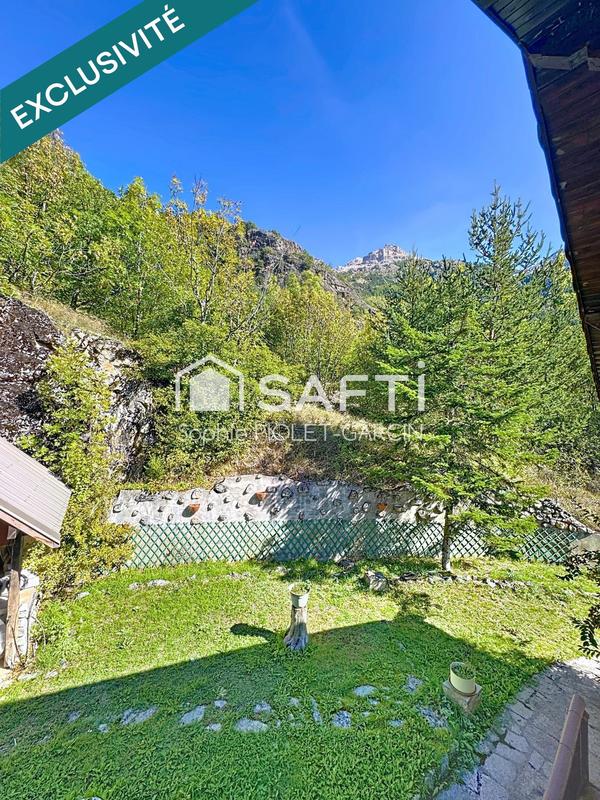 Maison - 221 m² - 8 pièces