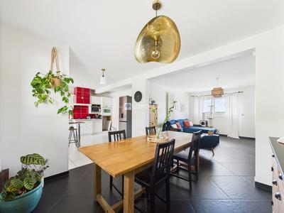 Maison - 98 m² - 4 pièces