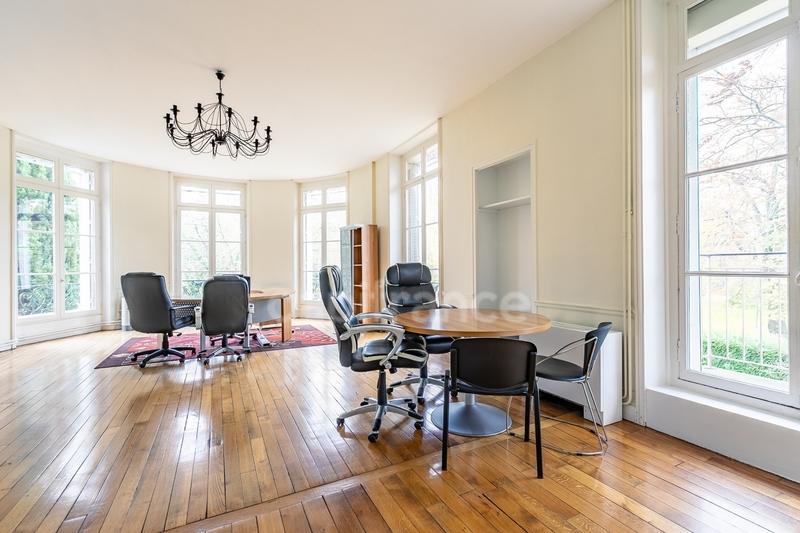 Château - 736 m² - 30 pièces