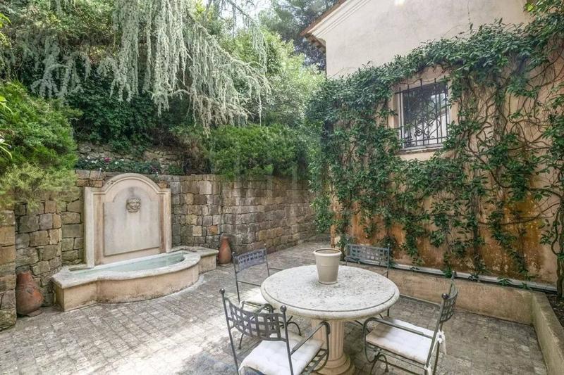 Villa - 282 m² - 6 pièces