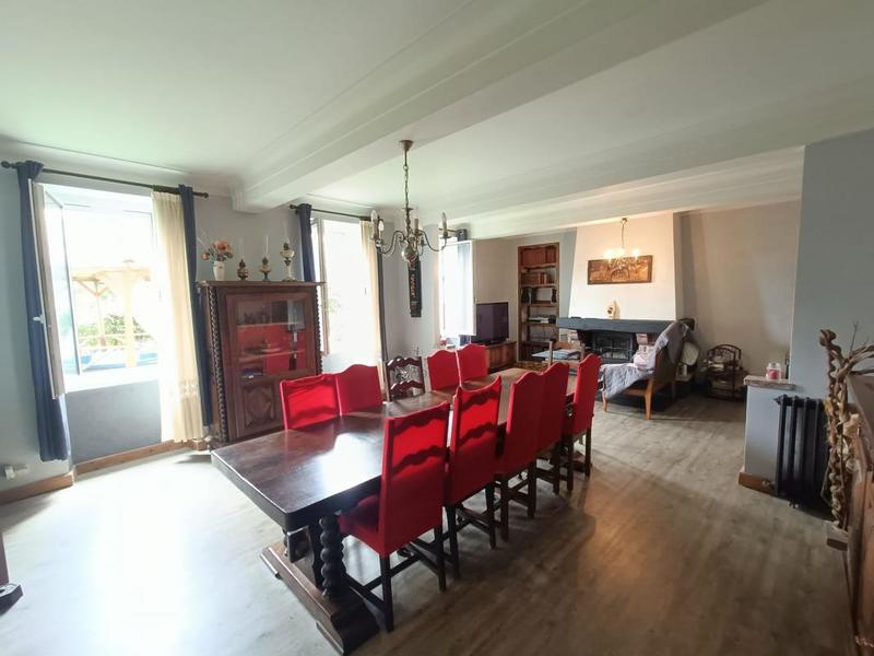 Maison - 245 m² - 6 pièces