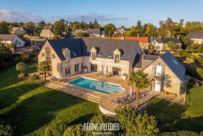 Maison - 296 m² - 7 pièces