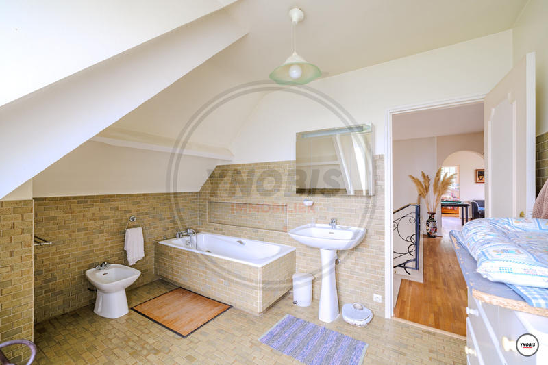 Maison - 253 m² - 8 pièces