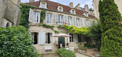 Propriété - 224 m² - 10 pièces