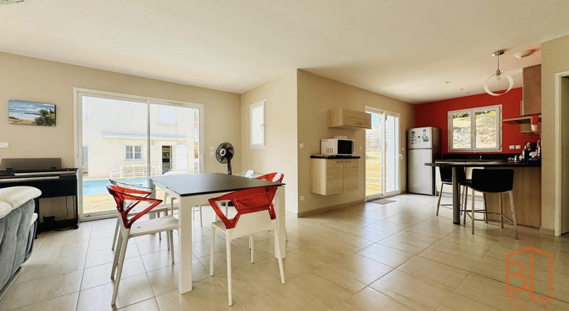 Maison traditionnelle - 274 m² - 11 pièces