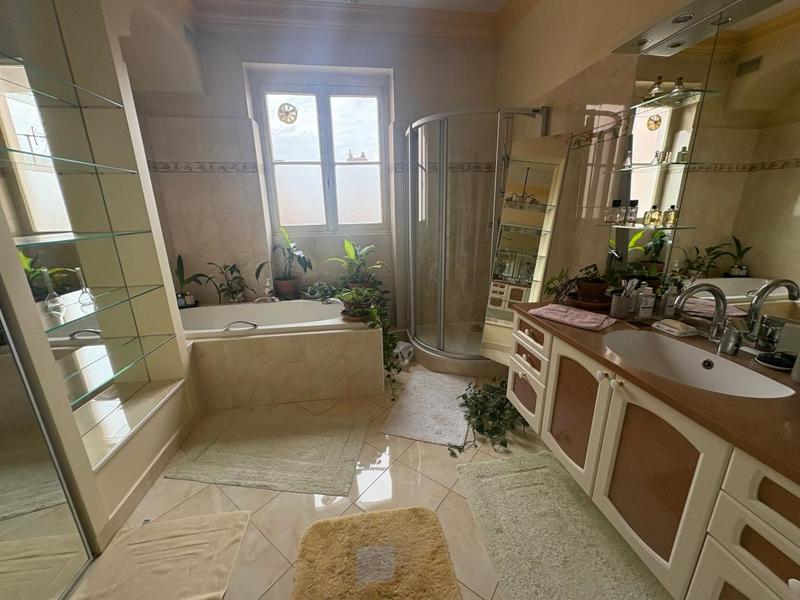 Appartement - 92 m² - 2 pièces