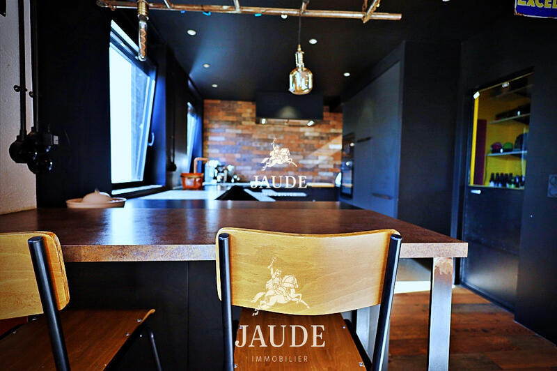 Maison - 201 m² - 6 pièces