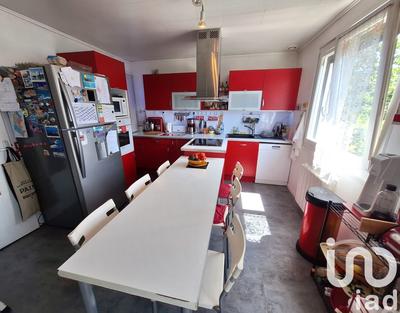 Maison - 200 m² - 8 pièces