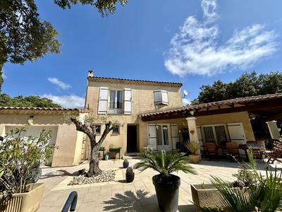 Maison - 230 m² - 5 pièces