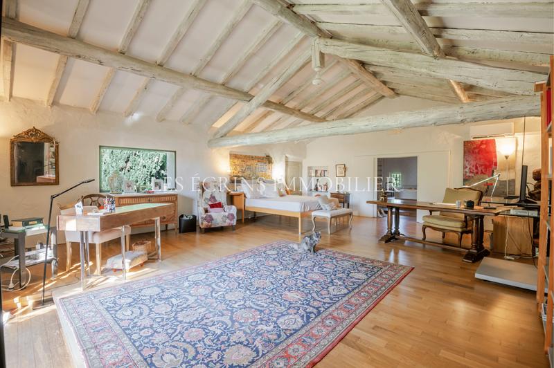 Maison - 600 m² - 8 pièces