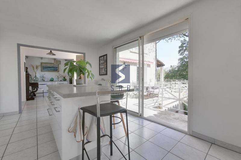 Propriété - 145 m² - 6 pièces