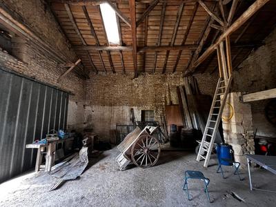 Grange - 170 m² - 1 pièce