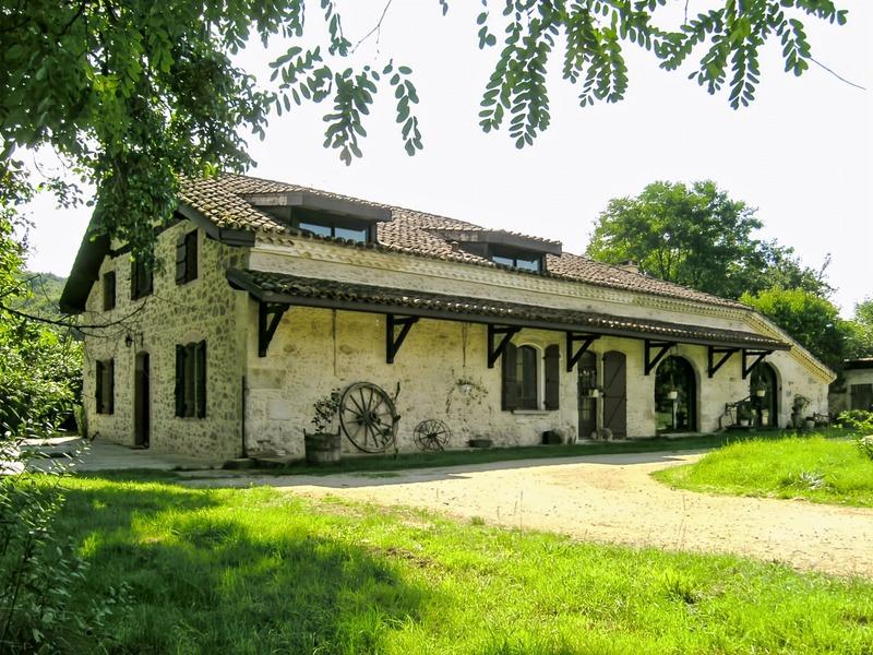 Maison - 360 m² - 7 pièces