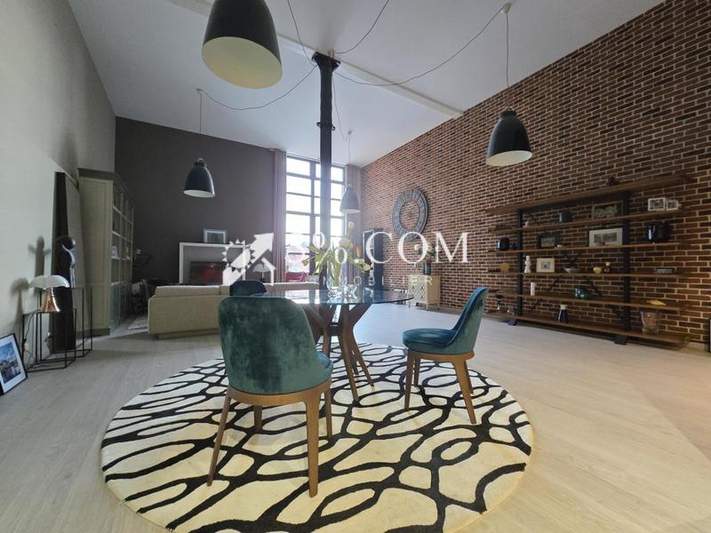 Loft - 158 m² - 5 pièces