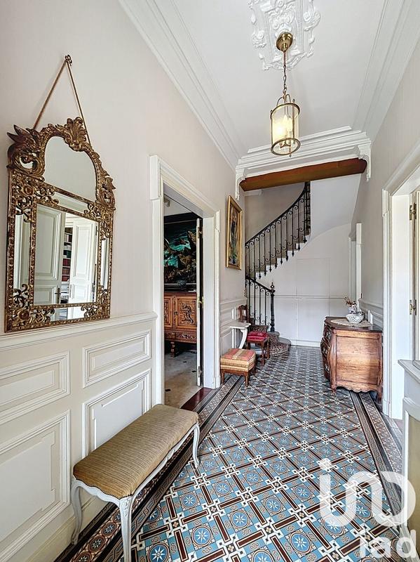 Maison - 323 m² - 9 pièces